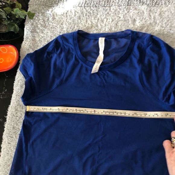 Lululemon t shirt mesh back - Picture 5 of 6
